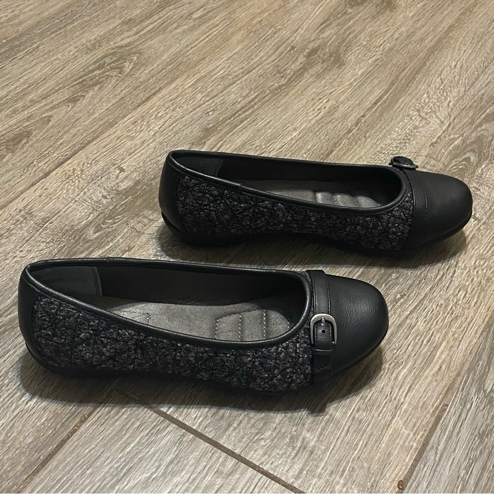 White Mountain 8 Gray & Black Sia Loafers